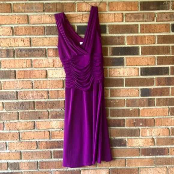 Absolutely stunning & glamorous dress. - Picture 1 of 6